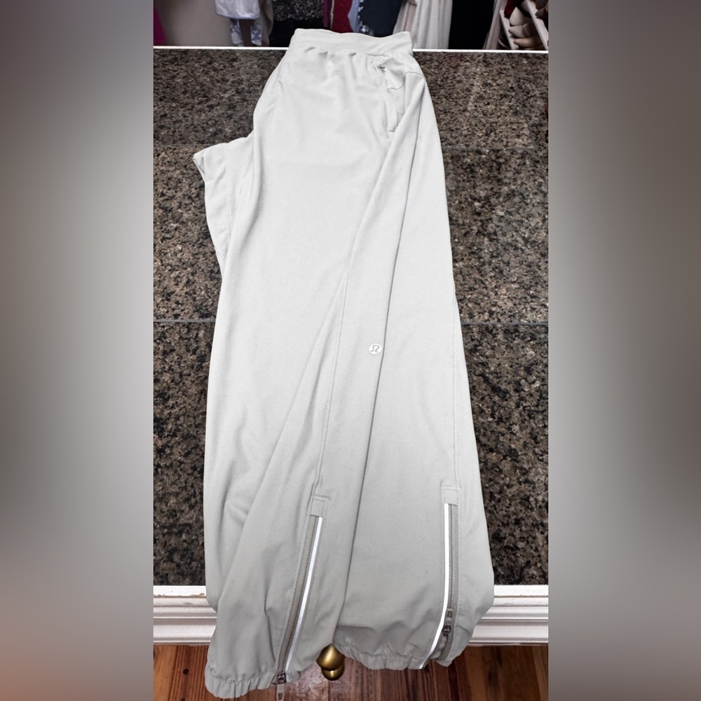 Lululemon Joggers, great conditon.